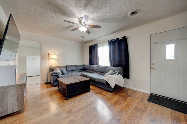 525 W Mill Road, Evansville, IN 47710