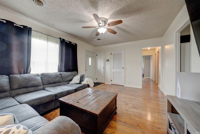 525 W Mill Road, Evansville, IN 47710