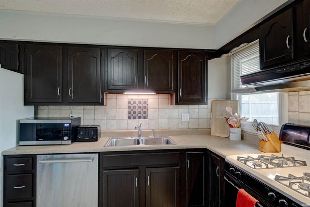 525 W Mill Road, Evansville, IN 47710