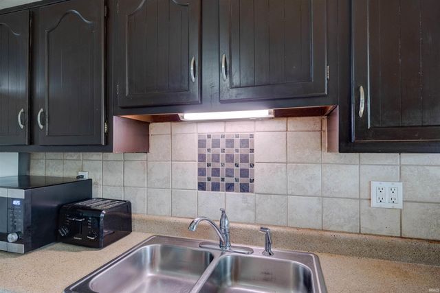 525 W Mill Road, Evansville, IN 47710