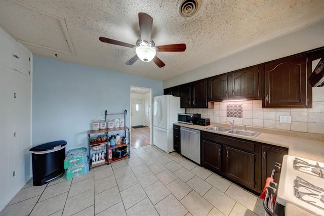 525 W Mill Road, Evansville, IN 47710