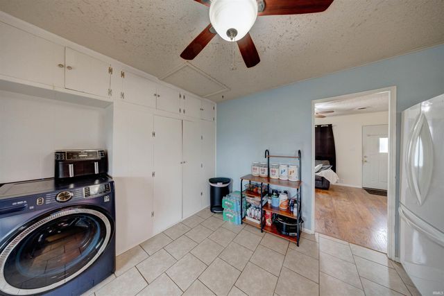 525 W Mill Road, Evansville, IN 47710