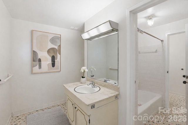 1300 Reece Road 312, Charlotte, NC 28209