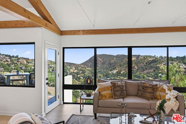 14 Stallion Road, Bell Canyon, CA 91307