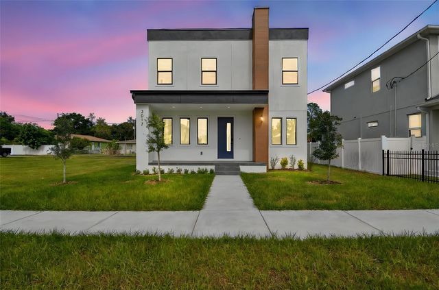 3017 W SPRUCE STREET, Tampa, FL 33607