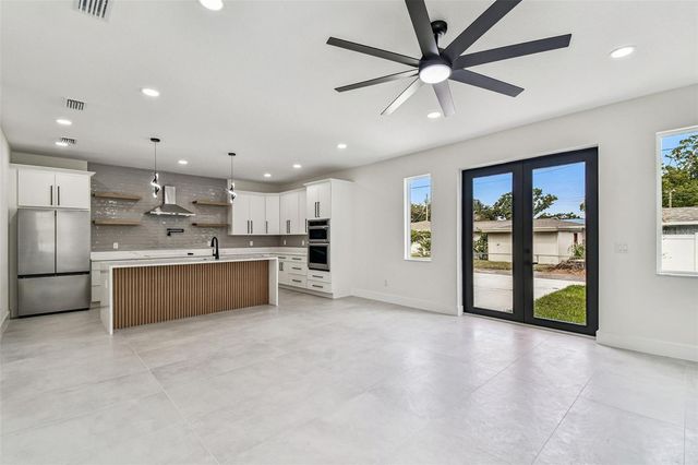 3017 W SPRUCE STREET, Tampa, FL 33607