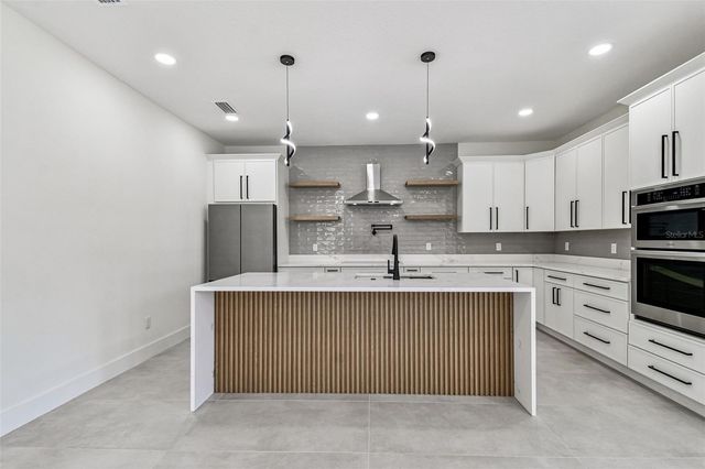 3017 W SPRUCE STREET, Tampa, FL 33607