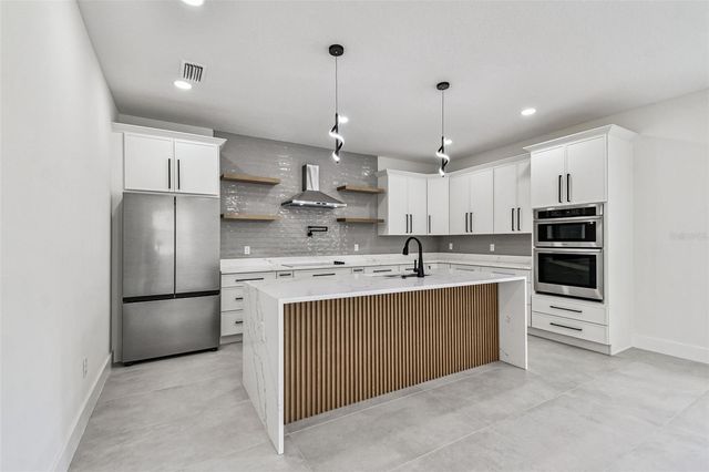 3017 W SPRUCE STREET, Tampa, FL 33607