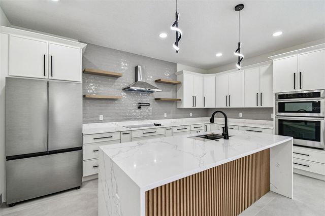 3017 W SPRUCE STREET, Tampa, FL 33607