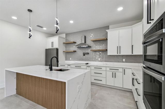 3017 W SPRUCE STREET, Tampa, FL 33607