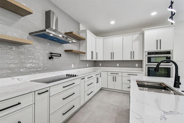 3017 W SPRUCE STREET, Tampa, FL 33607