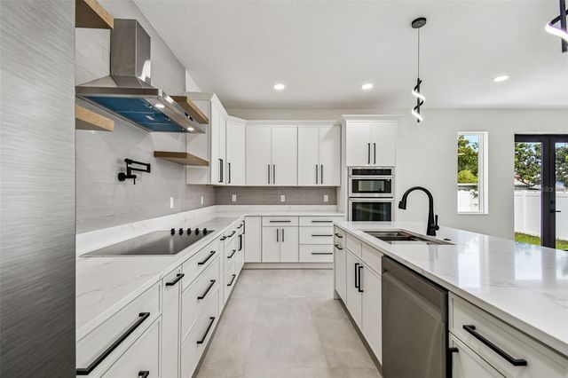 3017 W SPRUCE STREET, Tampa, FL 33607