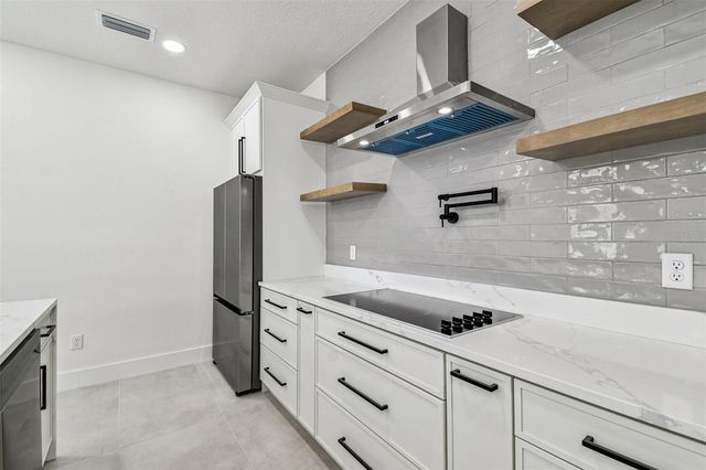 3017 W SPRUCE STREET, Tampa, FL 33607