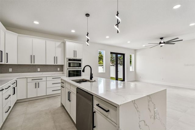 3017 W SPRUCE STREET, Tampa, FL 33607