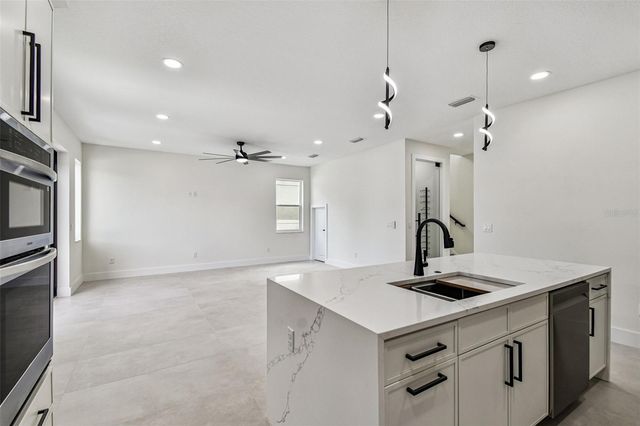3017 W SPRUCE STREET, Tampa, FL 33607
