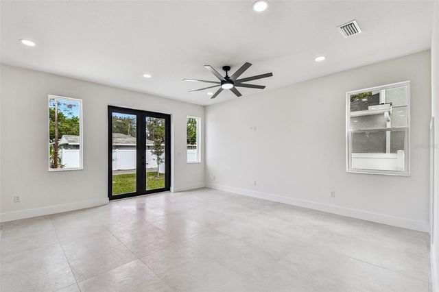 3017 W SPRUCE STREET, Tampa, FL 33607