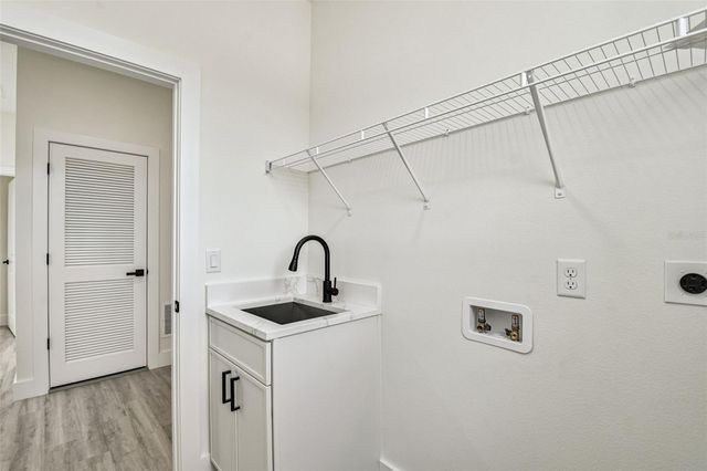 3017 W SPRUCE STREET, Tampa, FL 33607