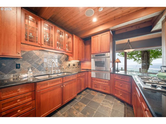 813 Varsity Rd, Kalama, WA 98625