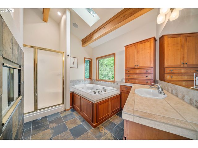 813 Varsity Rd, Kalama, WA 98625