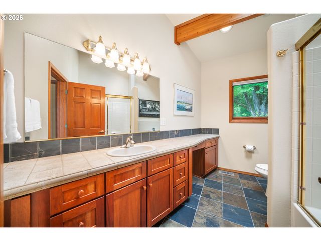 813 Varsity Rd, Kalama, WA 98625