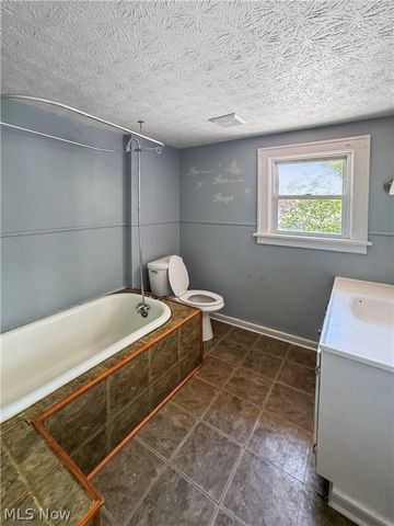 2041 13th Street SW, Akron, OH 44314