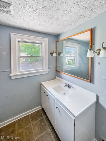 2041 13th Street SW, Akron, OH 44314