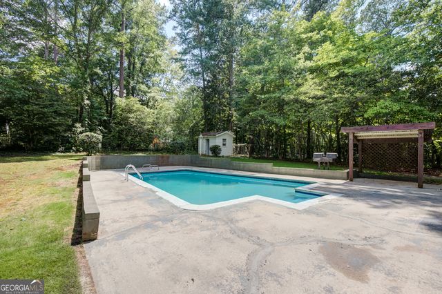 300 Kelly Drive, Fayetteville, GA 30214