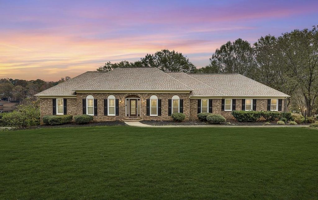 206 W Killarney Lake, Moore, SC 29369