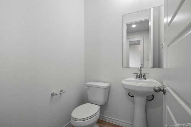 222 Poe Parkway, Castroville, TX 78009
