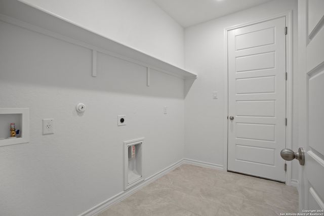 222 Poe Parkway, Castroville, TX 78009