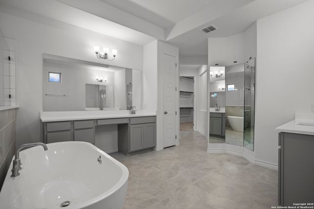 222 Poe Parkway, Castroville, TX 78009