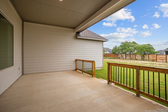 222 Poe Parkway, Castroville, TX 78009