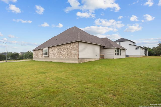 222 Poe Parkway, Castroville, TX 78009