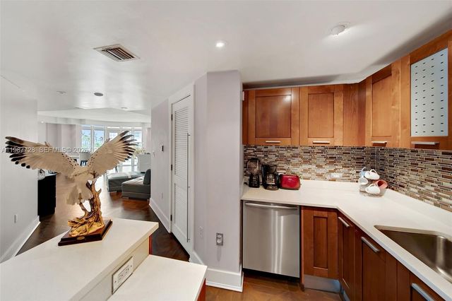 448 Ocean Dr 302, Miami Beach, FL 33139