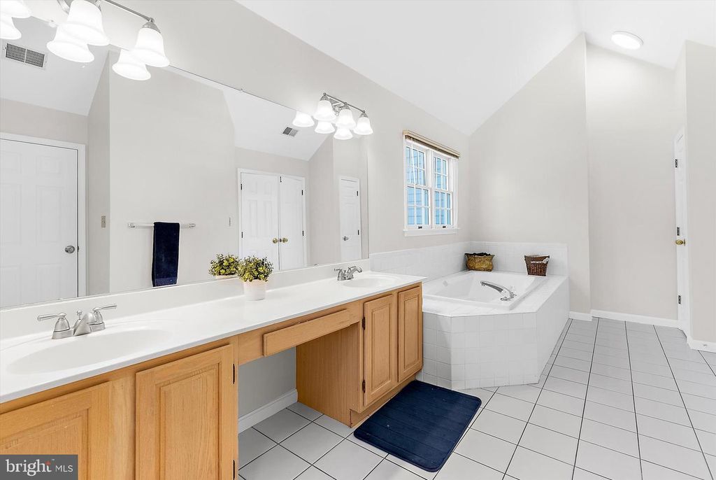 Image 30 of property listing at 2904 EXCELSIOR SPRINGS CT, Ellicott City, MD 21042