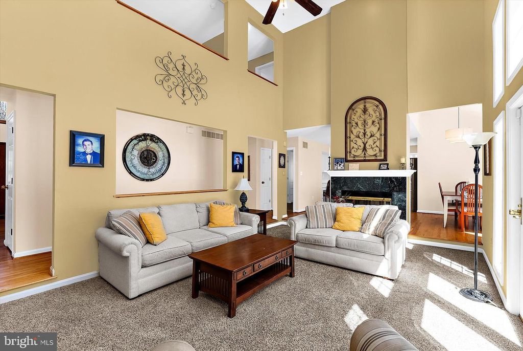 Image 8 of property listing at 2904 EXCELSIOR SPRINGS CT, Ellicott City, MD 21042