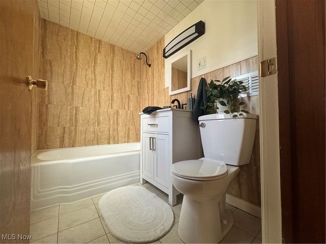 1087 Perkinswood Boulevard SE, Warren, OH 44484