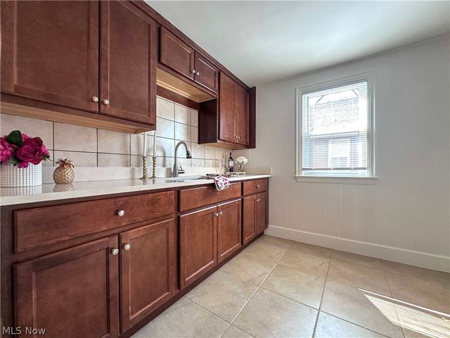 1087 Perkinswood Boulevard SE, Warren, OH 44484