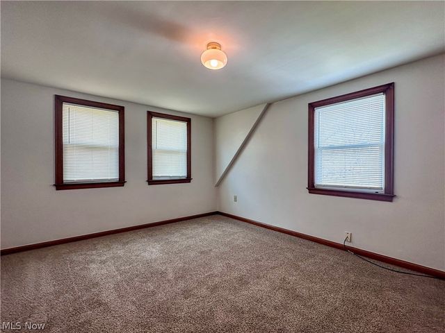 1087 Perkinswood Boulevard SE, Warren, OH 44484