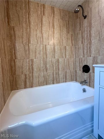 1087 Perkinswood Boulevard SE, Warren, OH 44484