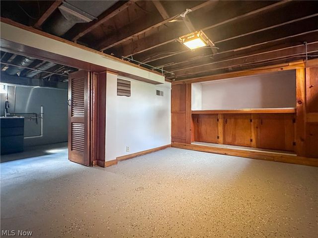 1087 Perkinswood Boulevard SE, Warren, OH 44484