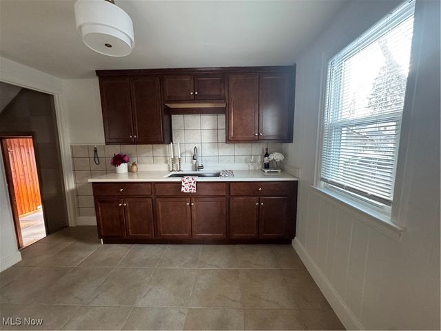 1087 Perkinswood Boulevard SE, Warren, OH 44484