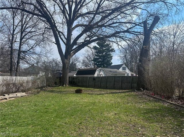 1087 Perkinswood Boulevard SE, Warren, OH 44484