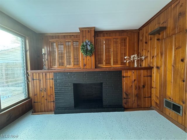 1087 Perkinswood Boulevard SE, Warren, OH 44484