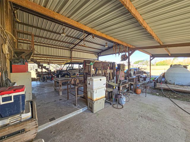 684 Hooks Road, Corrigan, TX 75939