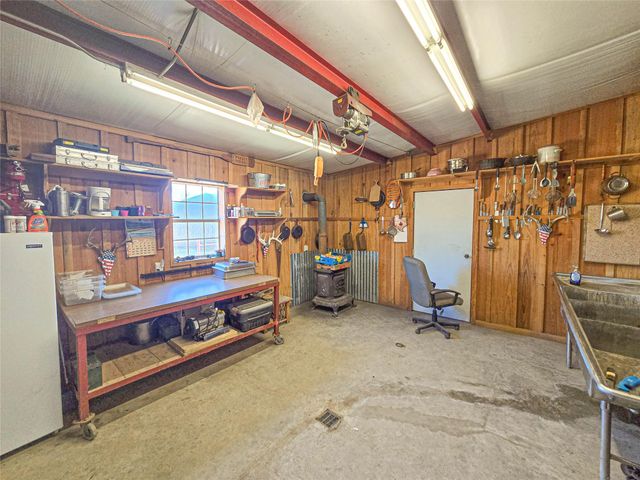 684 Hooks Road, Corrigan, TX 75939