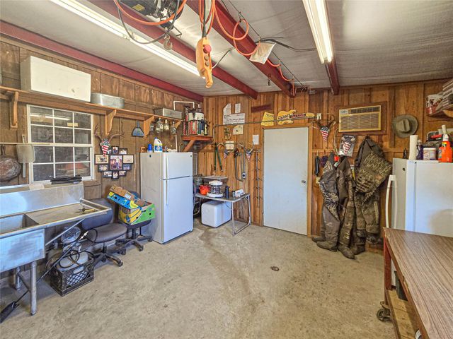 684 Hooks Road, Corrigan, TX 75939