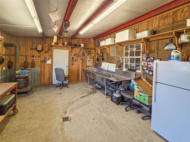 684 Hooks Road, Corrigan, TX 75939