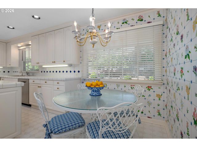 7535 Sw MONTCLAIR Dr, Portland, OR 97225