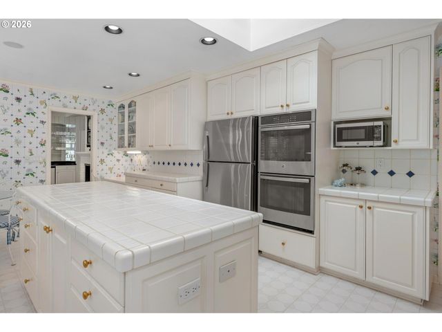 7535 Sw MONTCLAIR Dr, Portland, OR 97225
